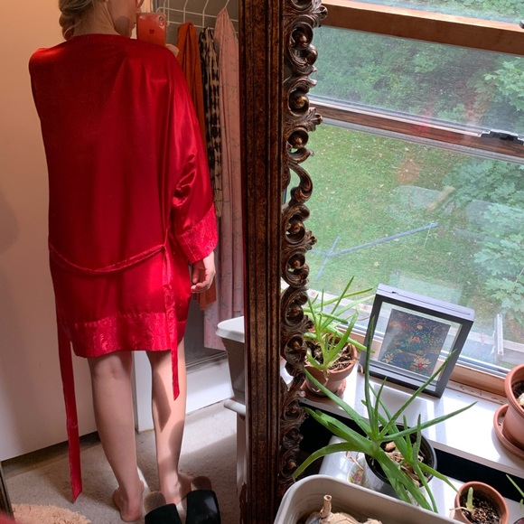 Vintage Victoria’s Secret Red Satin Robe Duster OS - Picture 10 of 10
